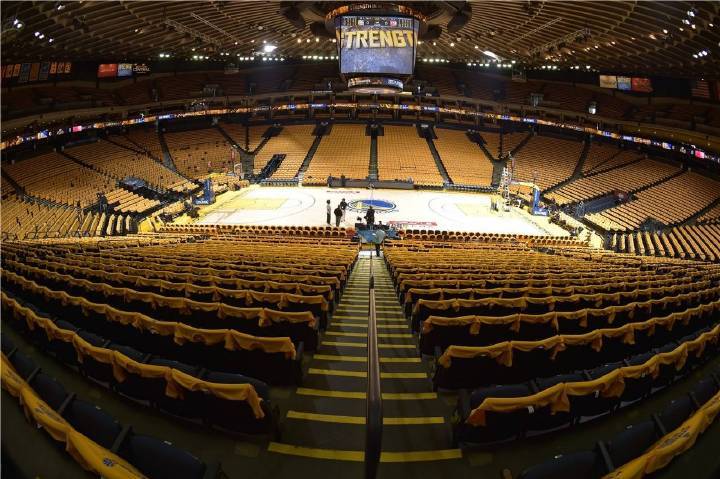 A golden ocean at home for the Warriors
