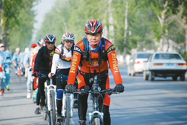 Chinese cyclists who love cycling